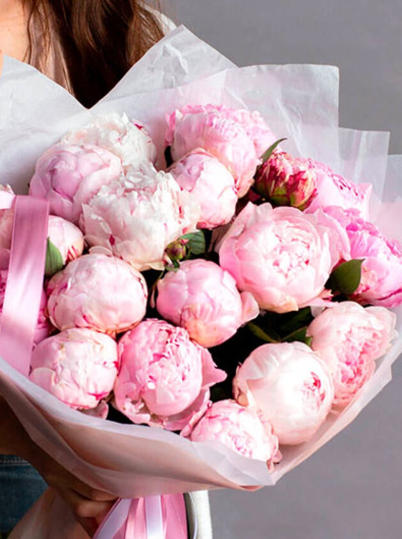 Buchet din bujori alb-roz olanezi 